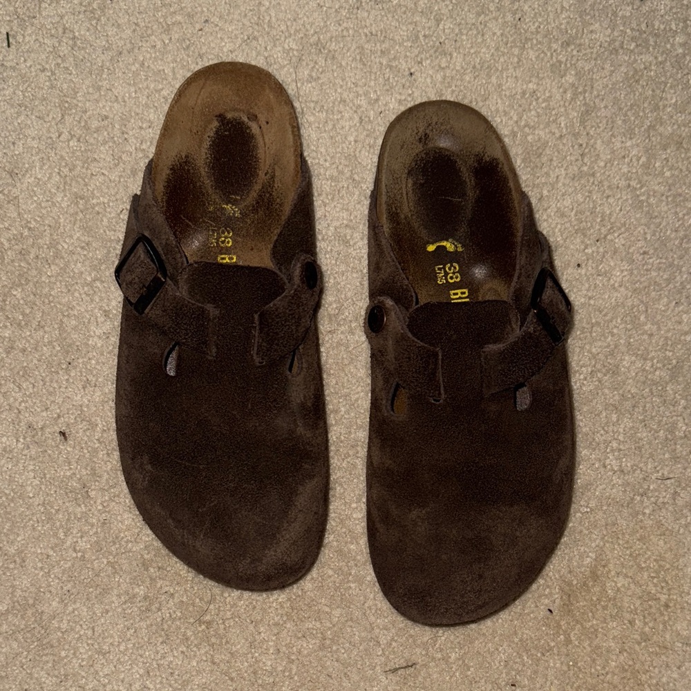 Birkenstock Boston Clogs (EU 38) in Dark Brown Suede